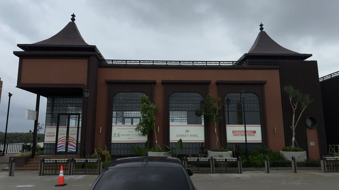 Capyca Sunset Pier PIK 2